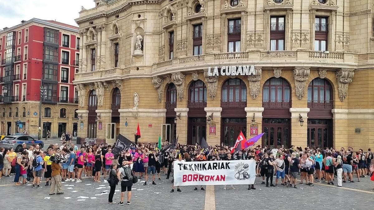 Concentración de técnicos de eventos en huelga, en Bilbao
