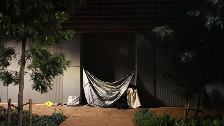 Récord de 1.982 personas sin hogar que duermen en las calles de Barcelona, un 43% más que hace dos años