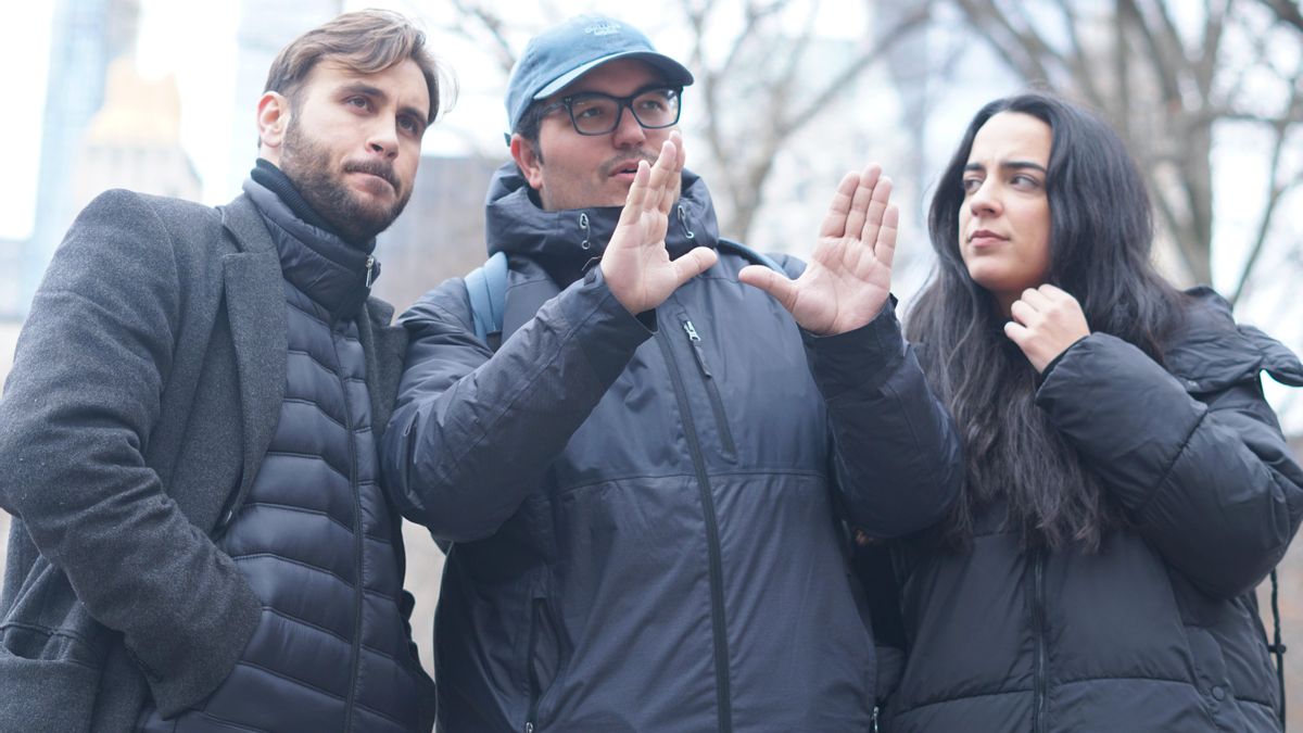 Juan Antonio Chavero, Gonzalo Cortés y Llanos Padilla, rodando la película.