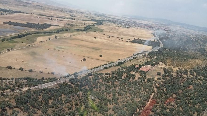 El incendio en Ávila se aleja de las vías de tren y baja su nivel de peligrosidad