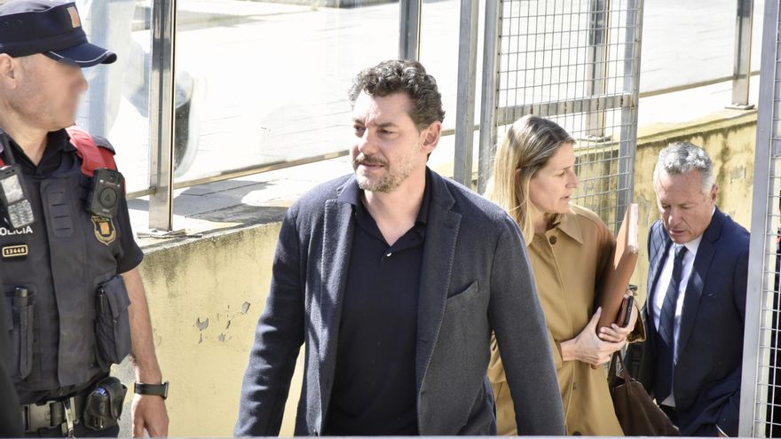 La jueza señala la "obsesión por el dinero" de Jonathan Andic como indicio del homicidio de su padre, dueño de Mango