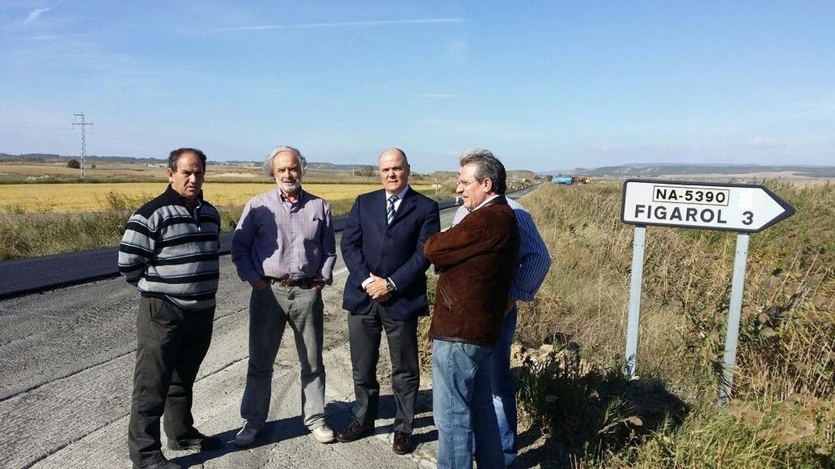 Zarraluqui visita en Carcastillo la carretera NA-128 con las obras a punto de finalizar