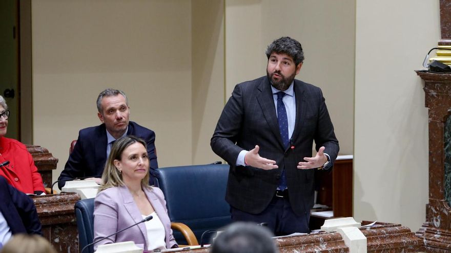 López Miras asume el argumentario ultra de Vox y deja el acuerdo de presupuestos en Murcia en sus manos