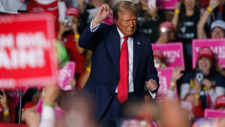 El expresidente y candidato republicano a la Casa Blanca, Donald Trump, en un mitin este lunes Reading, Pensilvania, EE.UU.. EFE/EPA/WILL OLIVER