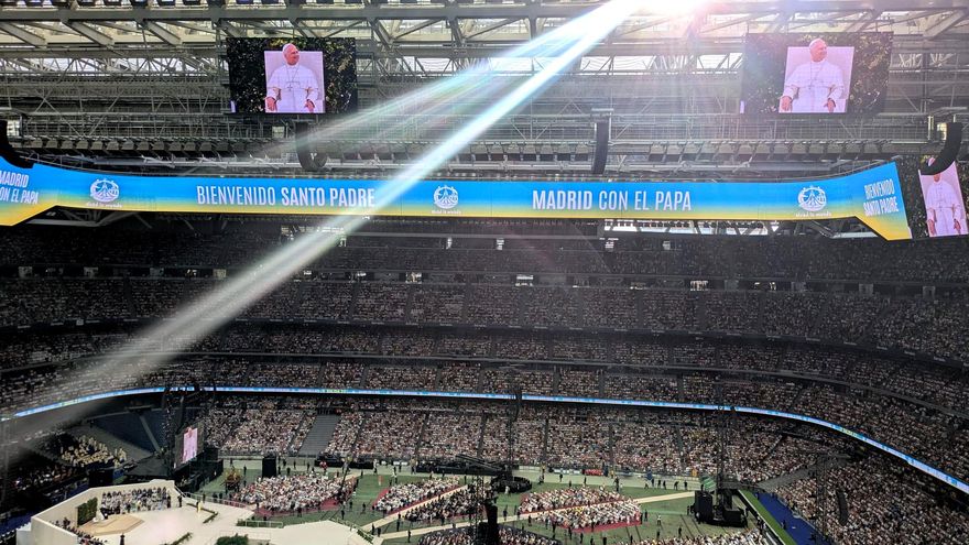 La 'superestrella' León XIV culmina su visita resucitando al Bernabéu musical: “Huid del que canta la misma melodía”