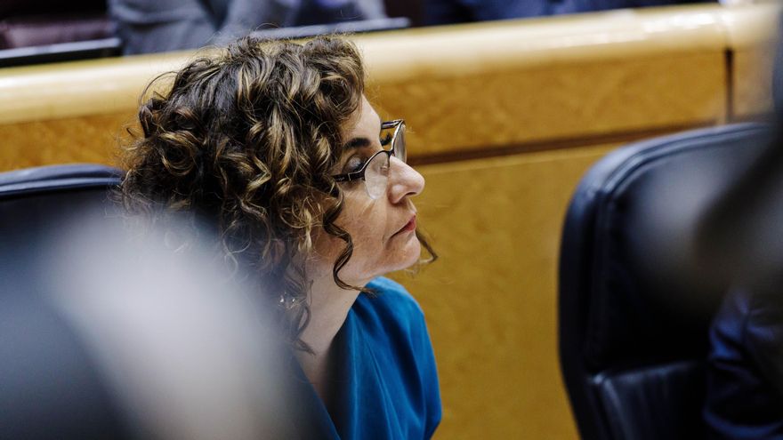 La ministra de Hacienda y Función Pública, María Jesús Montero, en un pleno del Senado, a 31 de enero de 2023, en Madrid.