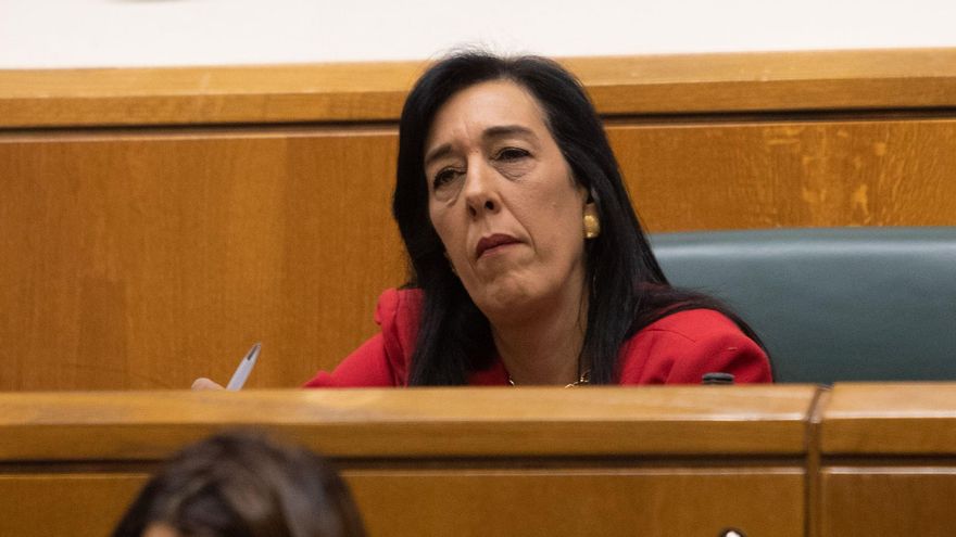 Vox destaca en el Parlamento Vasco las pagas extra como hito de la dictadura y recuerda a las víctimas franquistas