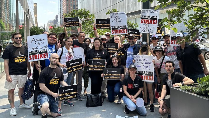 Hollywood, abocado a la parálisis total ante la primera huelga simultánea de actores y guionistas en 63 años