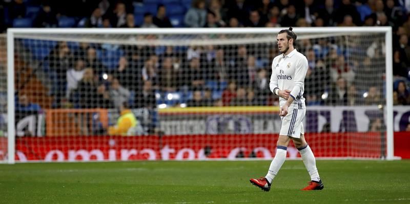 Gareth Bale abandona el campo. EFE/JuanJo Martín
