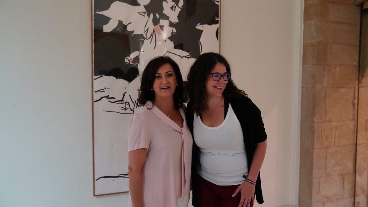 Concepción Andreu (PSOE) y Raquel Romero (Podemos)