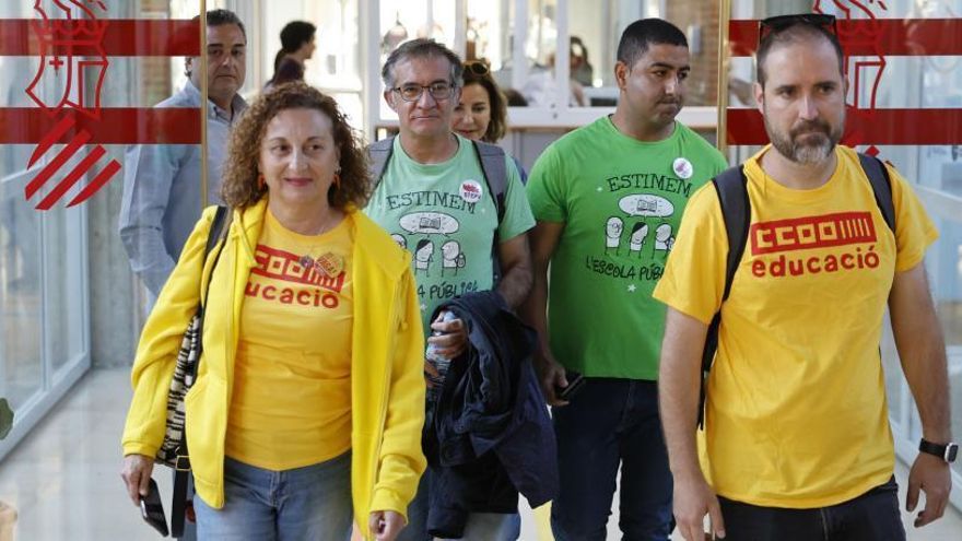 En las entrañas de la negociación de la huelga docente valenciana: “Unos días la conselleria nos tiene diez horas y otros, diez minutos”