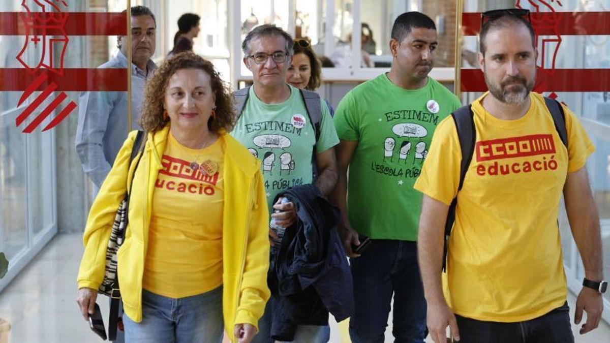 En les entranyes de la negociació de la vaga docent: “La Conselleria ens descol·loca; uns dies ens tenen deu hores i mitja negociant i uns altres, deu minuts”