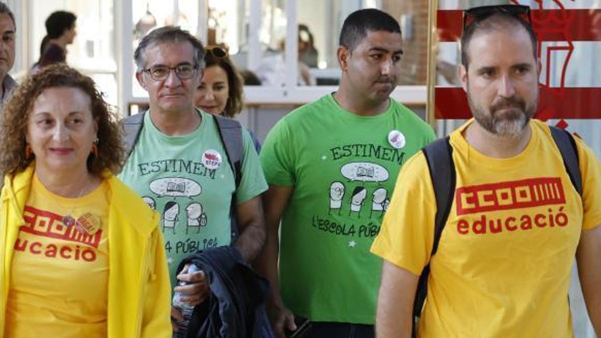 En las entrañas de la negociación de la huelga docente valenciana: “Unos días la conselleria nos tiene diez horas y otros, diez minutos”