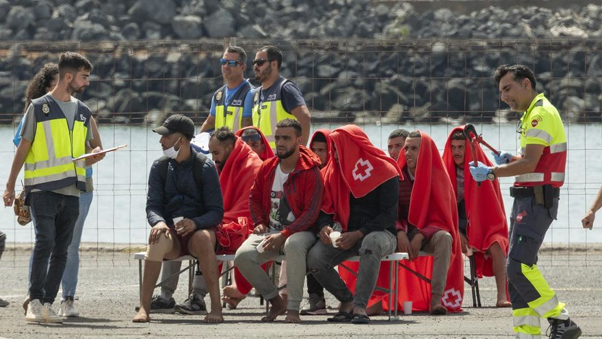 107 personas llegan a Arrecife