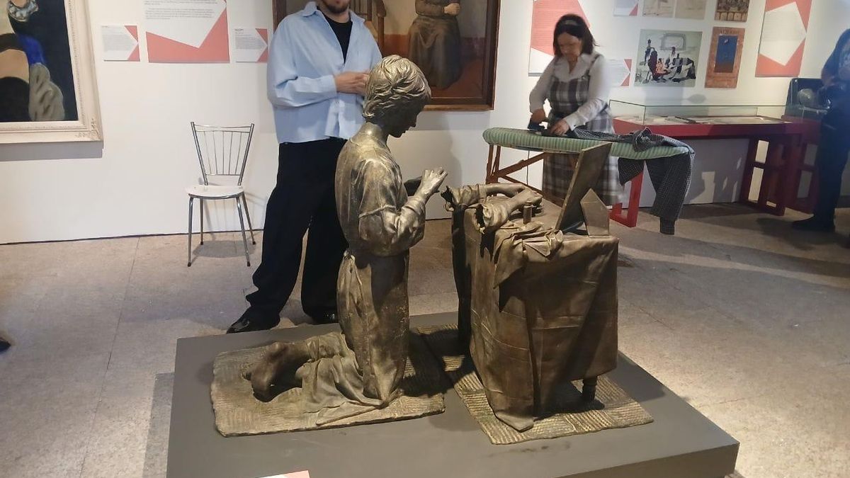 Conjunto escultórico 'Marcela y su luz', de Julio López Hernández