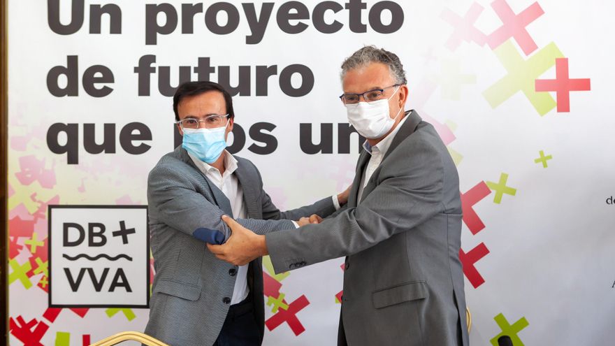 Los alcaldes de las localidades extremeñas de Don Benito y Villanueva presentan oficialmente el 20 de septiembre de 2021 el proyecto de fusión. EFE/Jero Morales