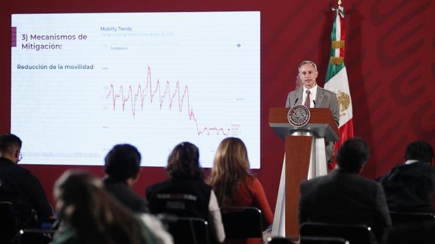 El subsecretario de Prevención y Promoción de la Salud, Hugo López-Gatell, ofrece una rueda de prensa este jueves, en el Palacio Nacional de Ciudad de México (México).