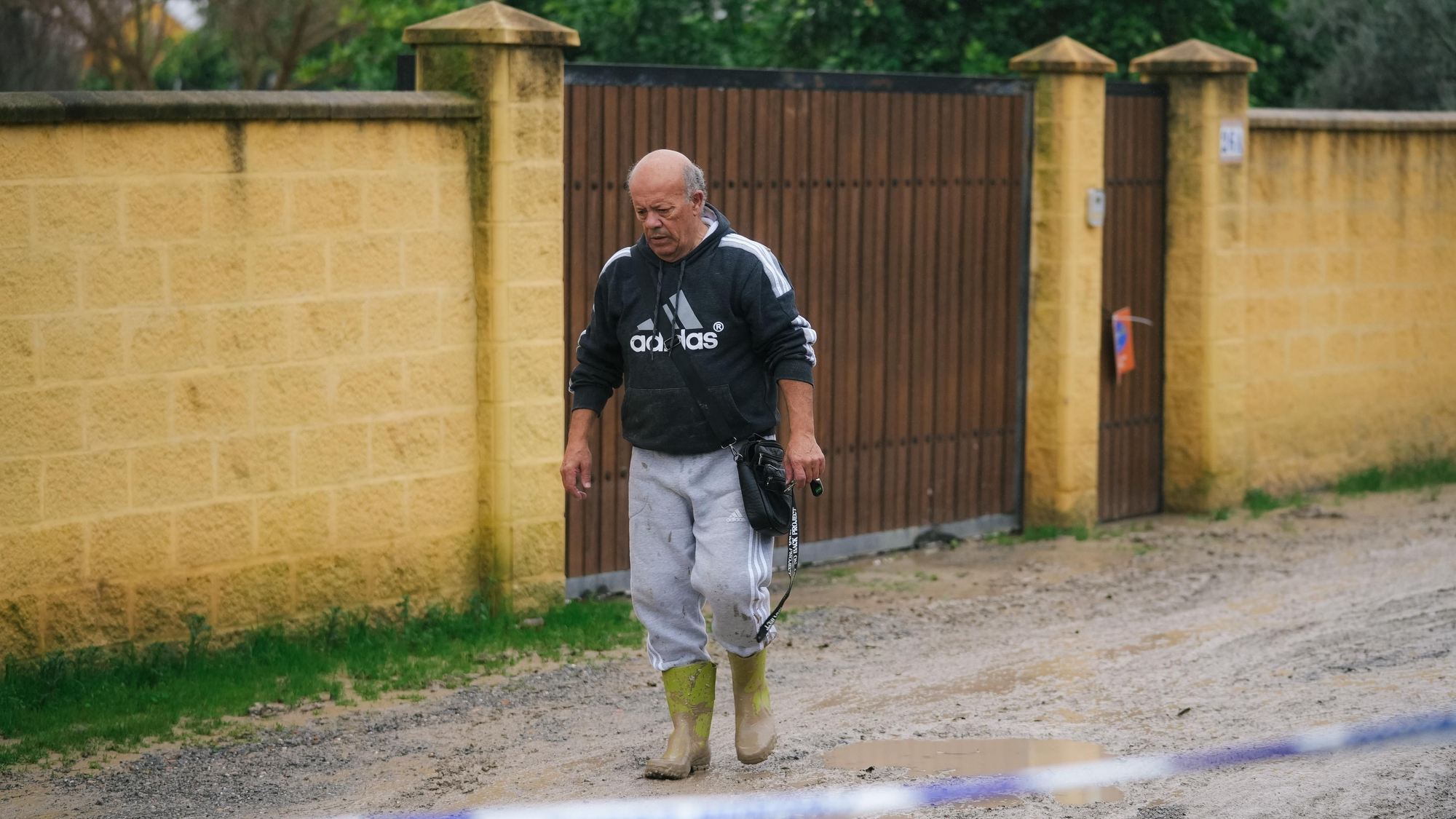 El lodo y el barro, dentro de las parcelas de las calles Perdiz y La Tórtola