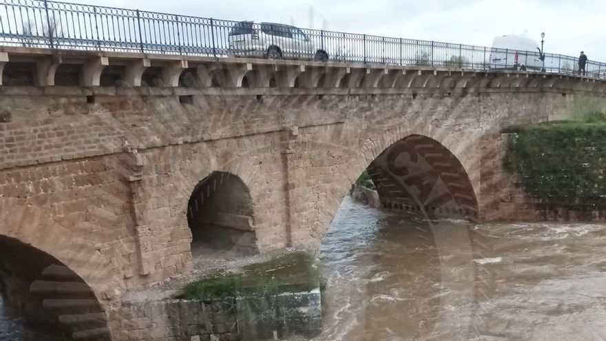 Cerrados los accesos peatonales al Júcar y al Henares por riesgo de desbordamiento