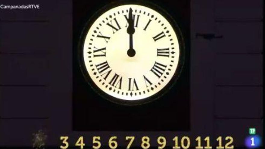 El delegado del Gobierno en Madrid tacha de "broma macabra" el dron que se coló en las campanadas con un crespón negro