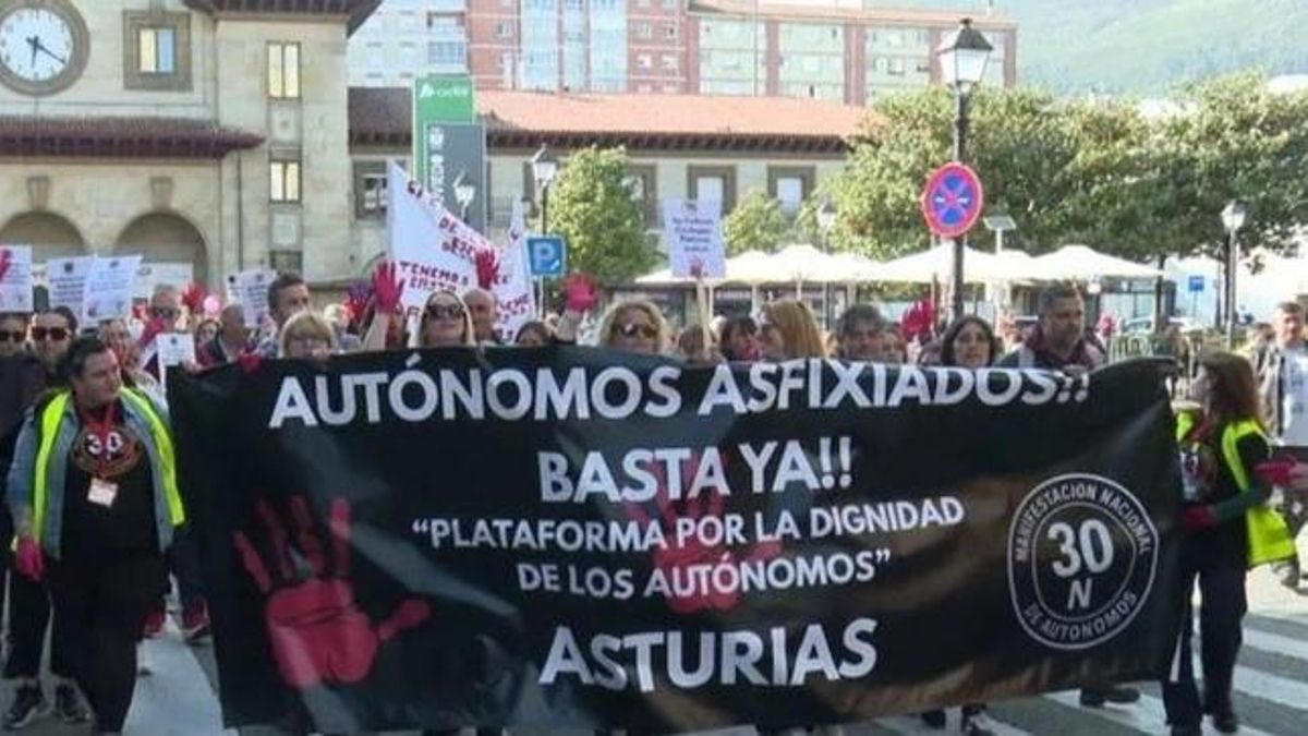 La carga burocrática 'asfixia' a 70.559 autónomos asturianos: pierden 226 horas de trabajo al año en resolver el 'papeleo'