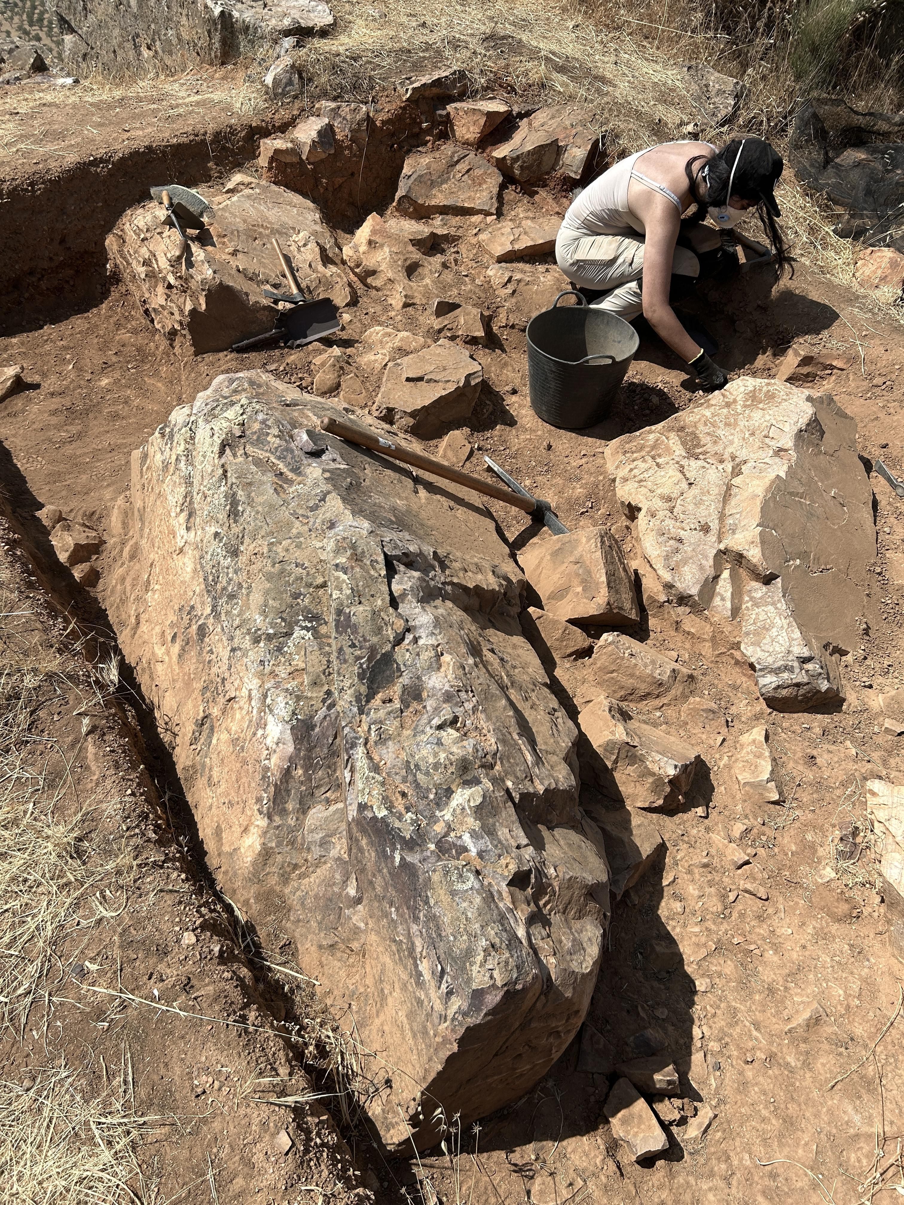 Una de las estudiantes trabajando en el yacimiento de La Chorrera.