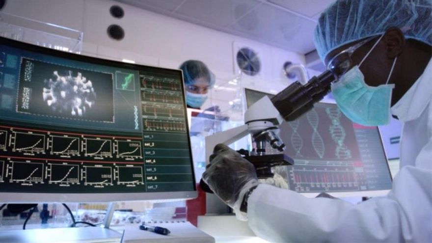 Afirman que ómicron infecta "más rápido" que Delta pero que es menos grave