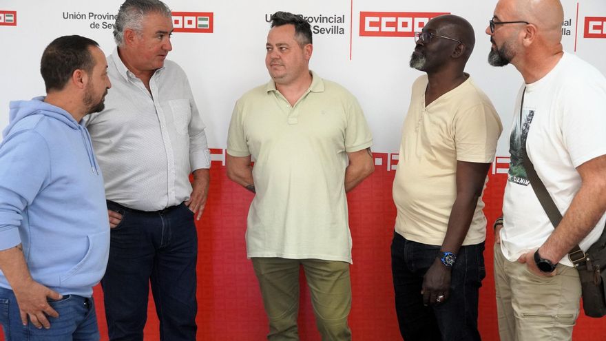 Dirigentes de CCOO, con parte de la plantilla del parque periurbano