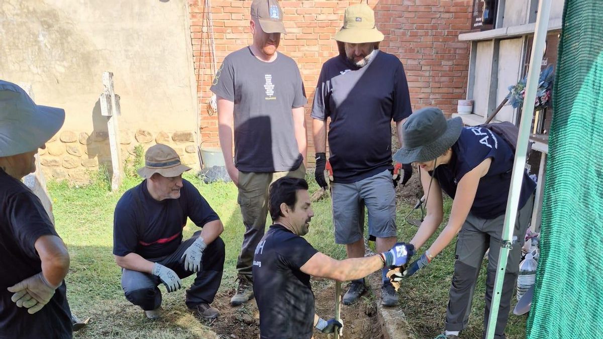 Primer intento de la exhumación en el Cementerio de San Cayo