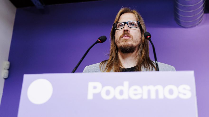 Archivo - El secretario de Organización y portavoz de Podemos, Pablo Fernández, ofrece una rueda de prensa para analizar las consecuencias de las protestas propalestinas en la última etapa de la Vuelta a España, a 15 de septiembre de 2025, en Madrid (Espa