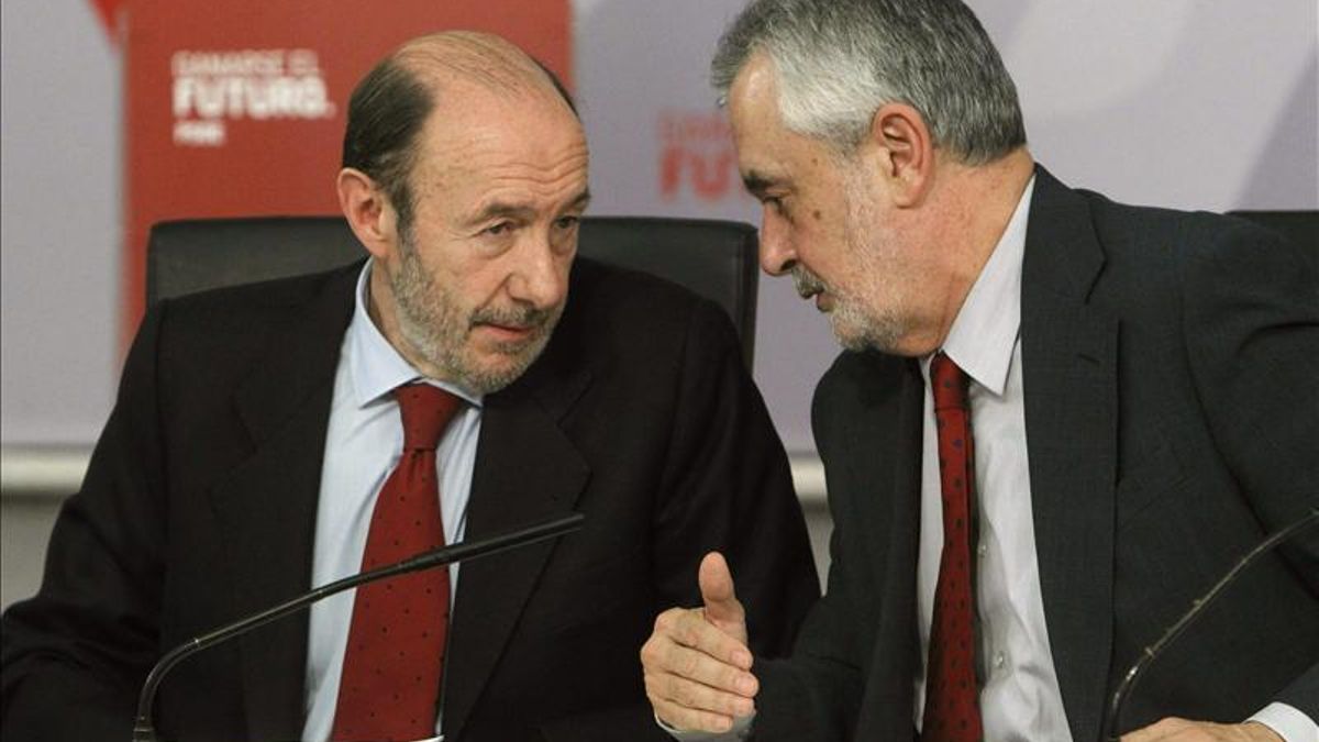 Griñan cree que Rubalcaba debe decir ya si no quiere ser candidato del PSOE