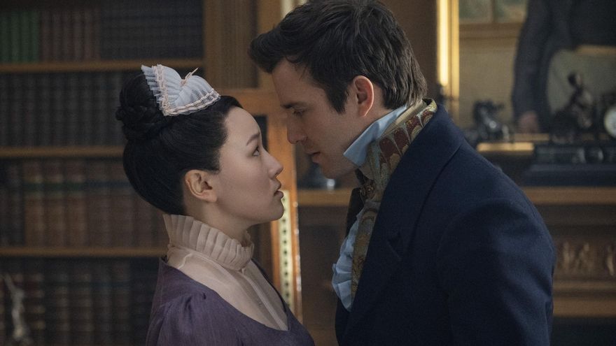Yerin Ha y Luke Thompson, en 'Los Bridgerton'