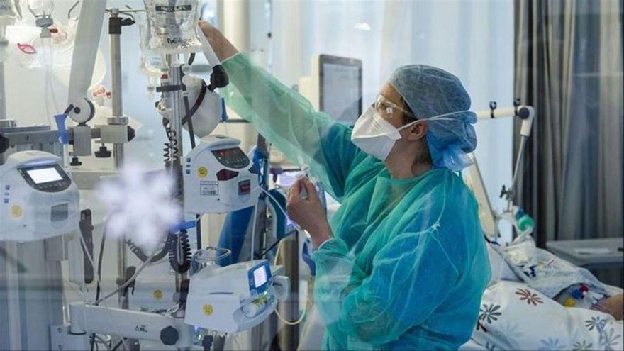 Sanidad estudia dos posibles casos de la variante ómicron en Canarias