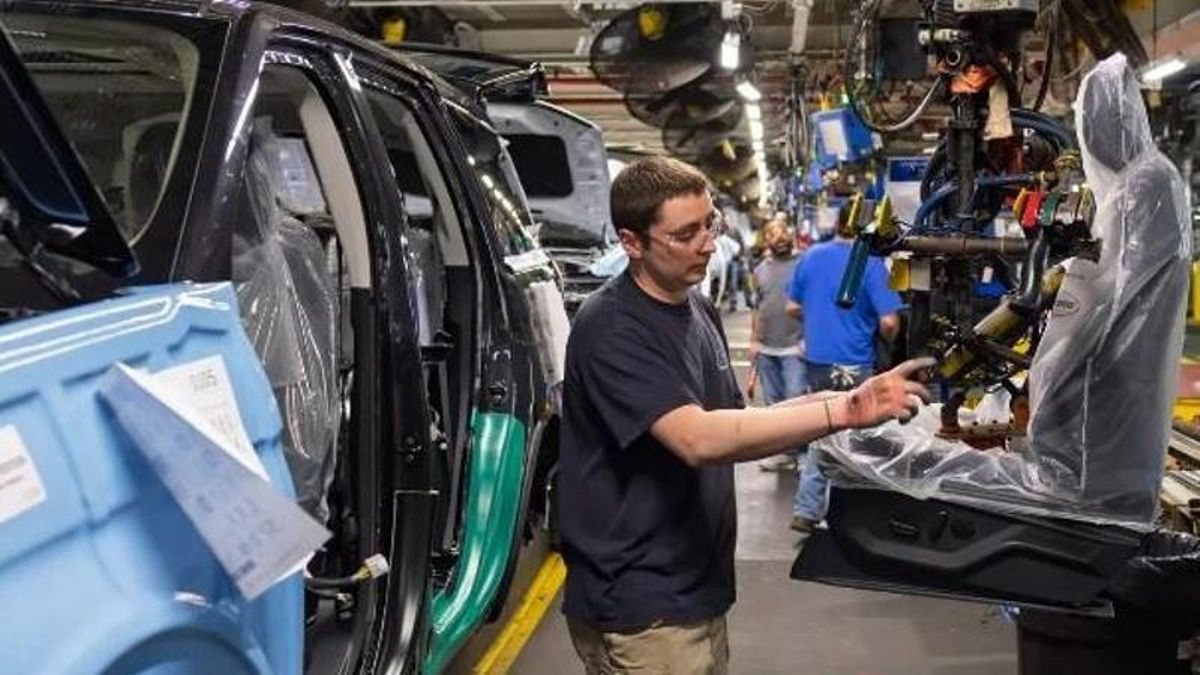 El empleo formal en la Argentina suma 14 meses en caída y el salario mínimo está en su piso histórico