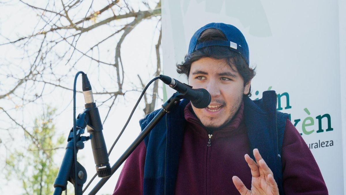 El joven de 26 años lidera la banda "Iván y sus amigos"