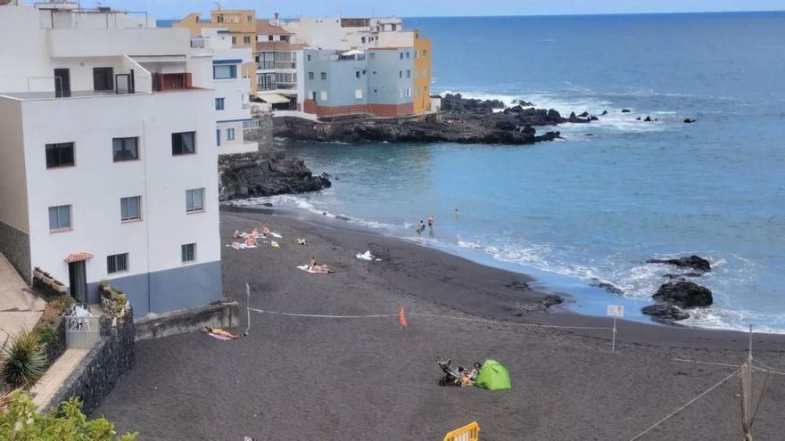 La causa por los vertidos de aguas fecales en Playa Jardín se archiva para dos concejales de Puerto de la Cruz