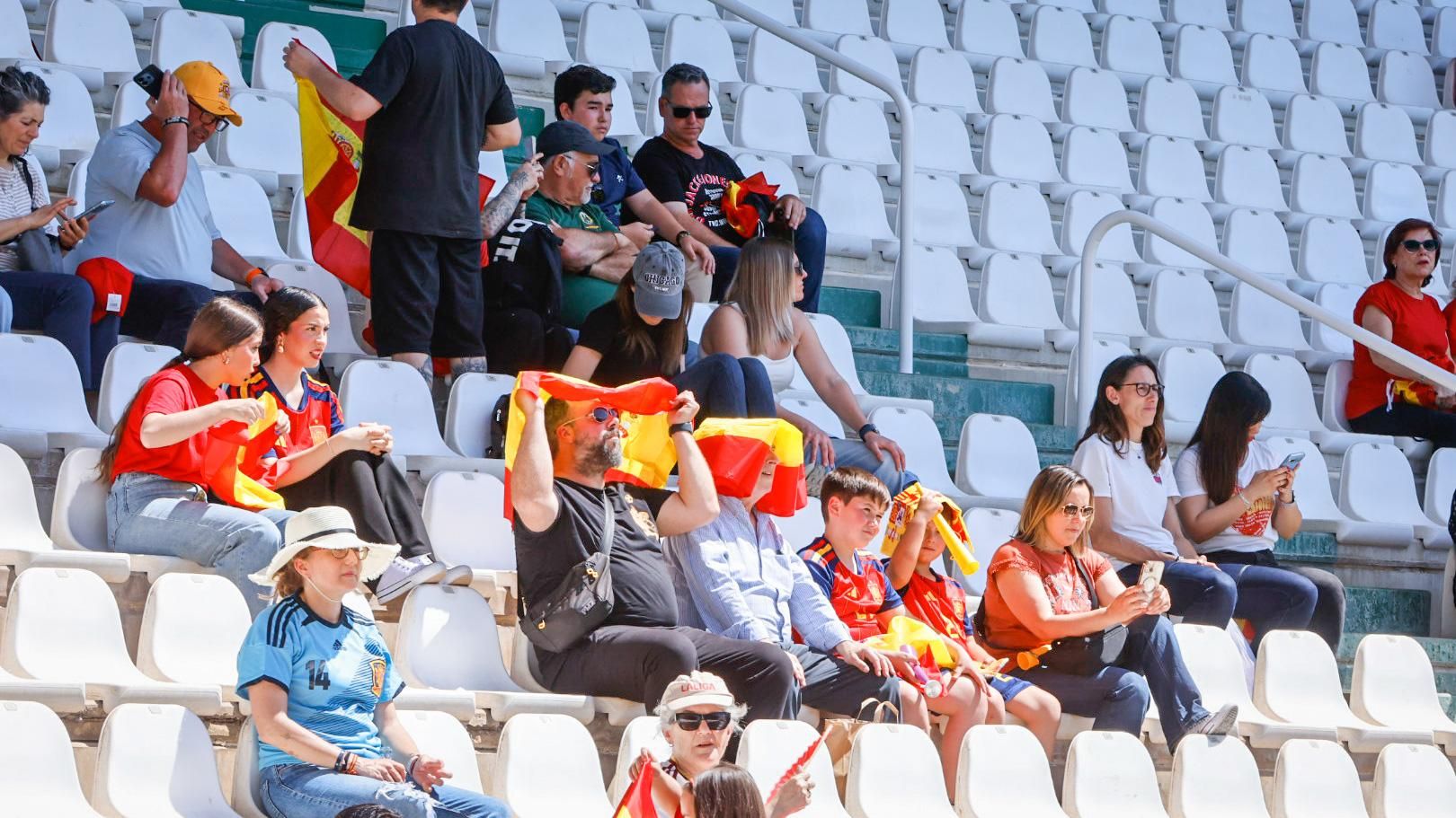 Afición en el partido de la selección femenina  España - Ucrania