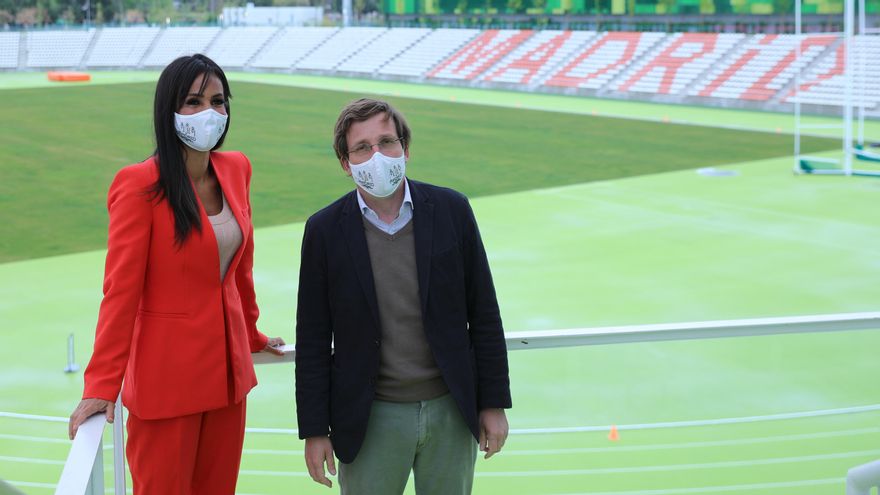 Villacís y Almeida, durante una visita al Estadio de Vallehermoso