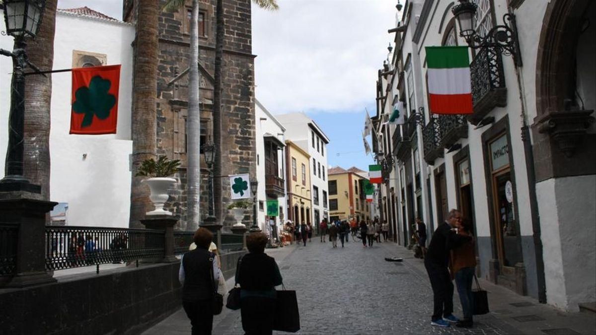Imagen de archivo de la Calle O’Daly  con banderas irlandesas y el característico trébol con motivo del ´Día de San Patricio'.