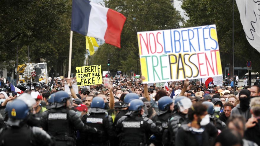 Las protestas contra el certificado covid reúnen a 40.000 personas en Francia. Archivo. EFE/EPA/IAN LANGSDON