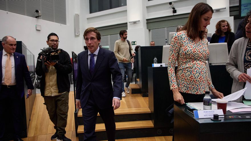 El alcalde de Madrid, José Luis Martínez-Almeida, a su llegada a una sesión ordinaria del Pleno Municipal.