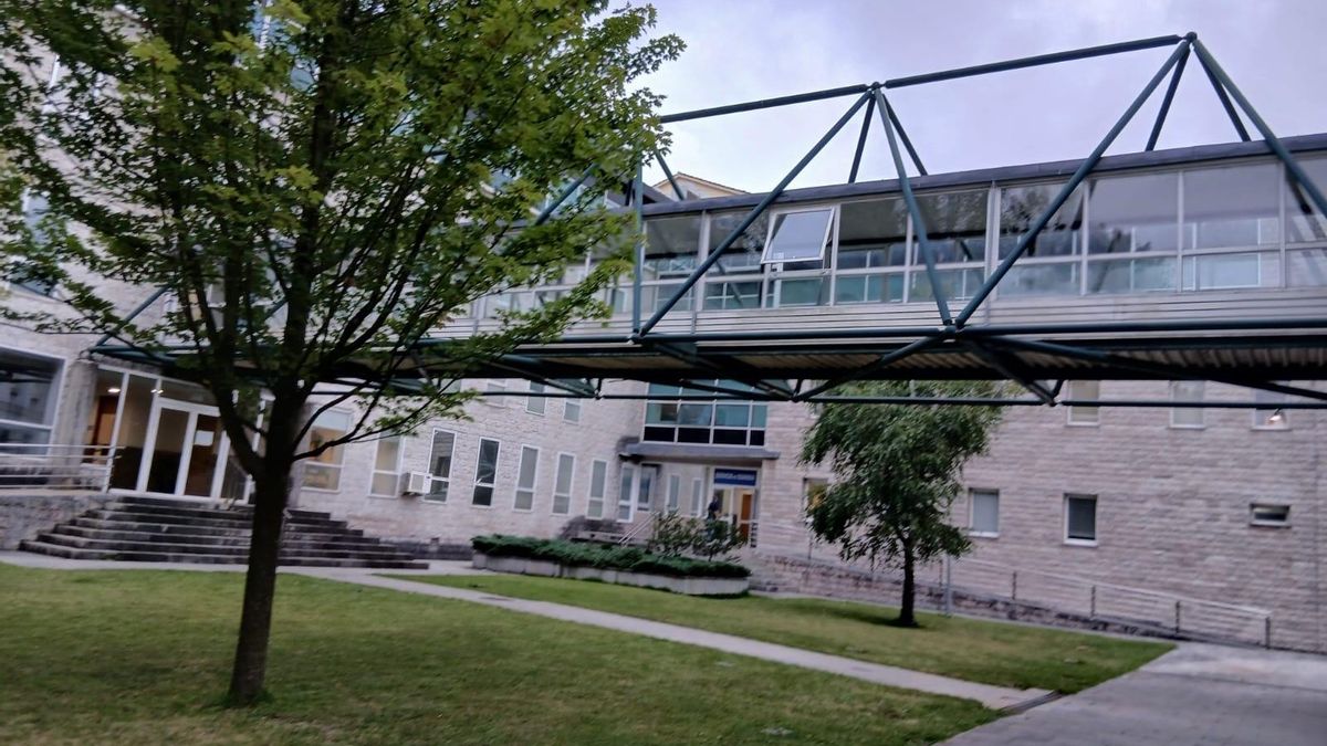 El Gobierno clausura de forma preventiva el uso del paso peatonal elevado del complejo judicial de Salesas por seguridad