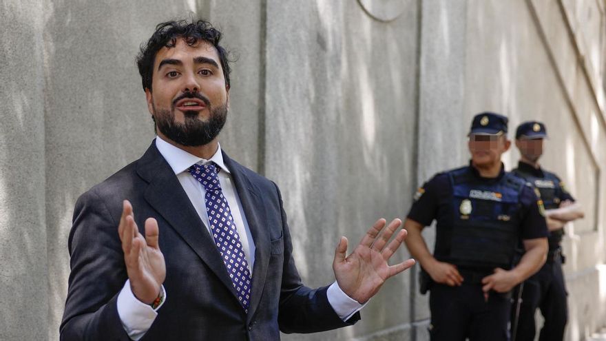 La Fiscalía enseña a Alvise el camino al banquillo por financiación ilegal y pide retirar su inmunidad parlamentaria