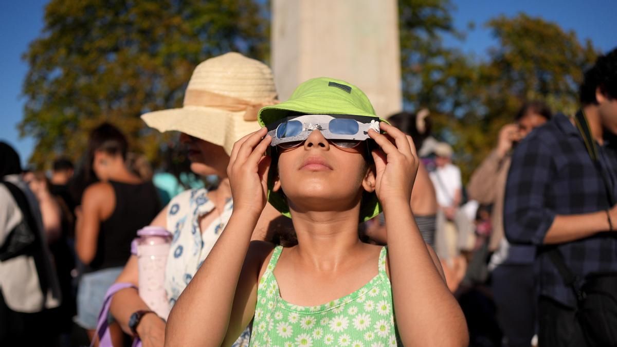 Tras el boom del eclipse, ¿ahora qué?: "La costa de Cádiz será el sitio ideal para ver el de agosto del año que viene"