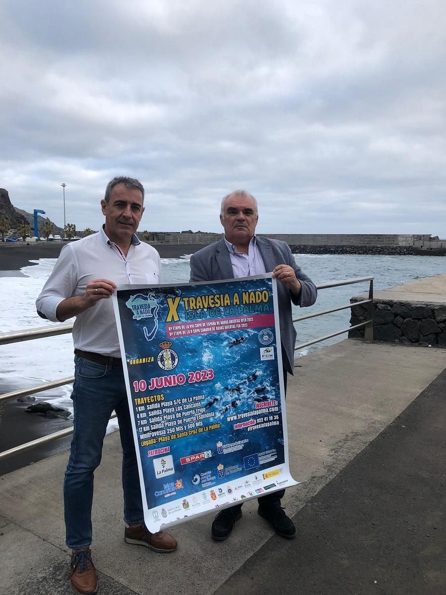 De izquierda a derecha, el alcalde de San Andrés y Sauces, Francisco Paz Expósito, y el presidente del Real Nuevo Club Náutico de Santa Cruz de La Palma, Jerónimo Chacopino Molina.