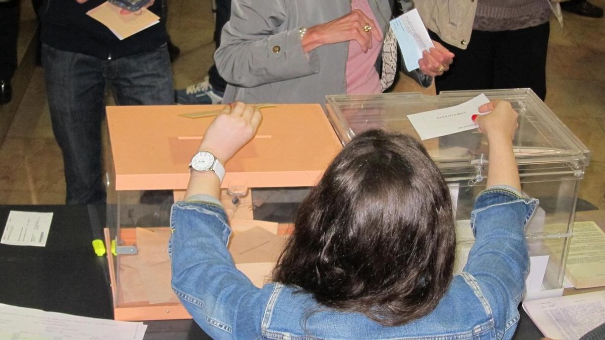 La Junta Electoral regula el voto de los interventores de los partidos para evitar que voten dos veces en mayo