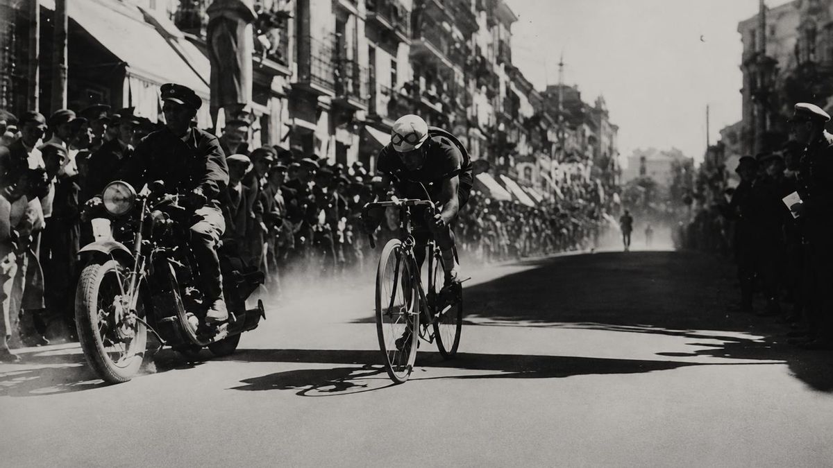 En 1935 se disputó la primera y unica Vuelta Ciclista a La Mancha