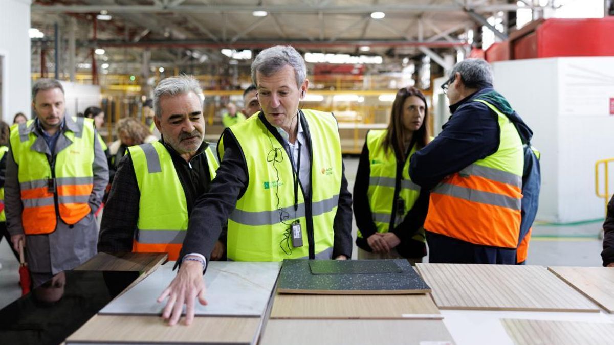 Rueda visita Finsa después de que dejase el Clúster da Madeira por su oposición a la política de la Xunta sobre el eucalipto