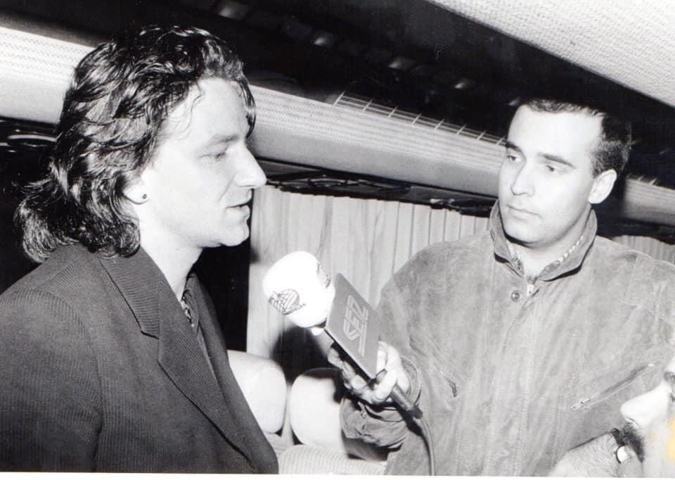José Antonio Pérez entrevistando a Bono en 1991