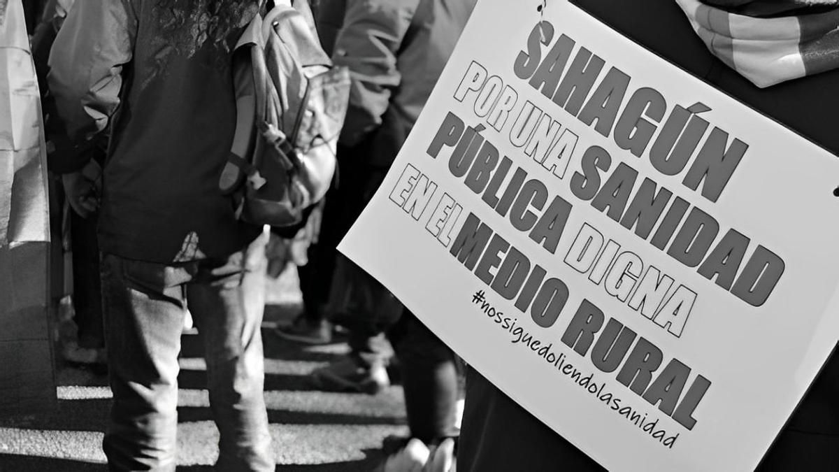 Detalle de una de las protestas sanitarias contra la polítca de la Junta en la zona de salud de Sahagún.